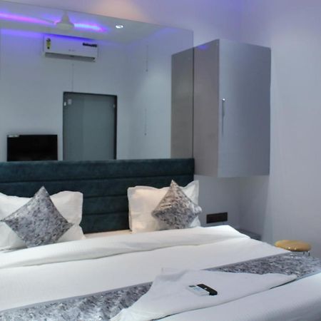 Hotel The Lowell Surat Ngoại thất bức ảnh