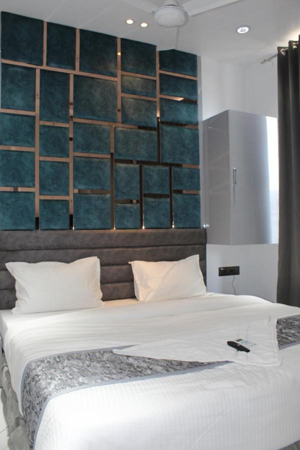 Hotel The Lowell Surat Ngoại thất bức ảnh