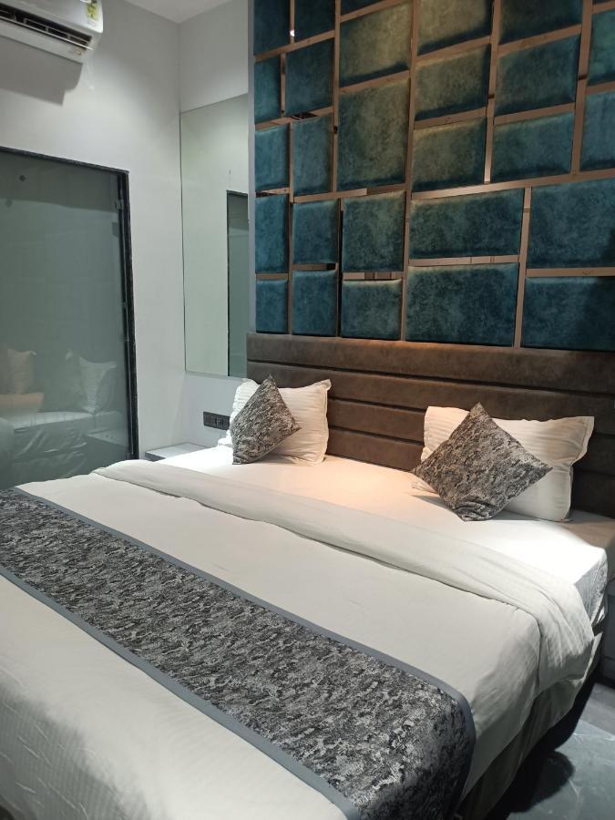 Hotel The Lowell Surat Ngoại thất bức ảnh