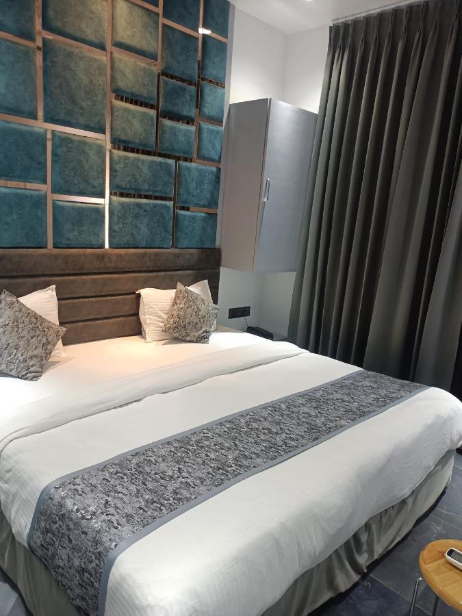Hotel The Lowell Surat Ngoại thất bức ảnh