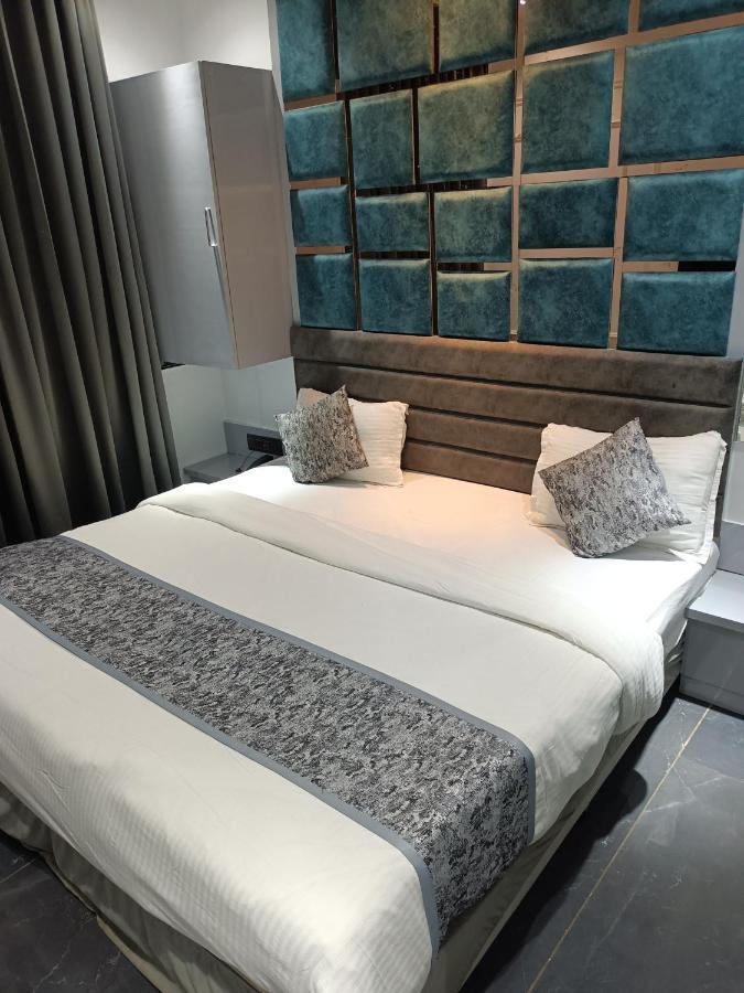 Hotel The Lowell Surat Ngoại thất bức ảnh