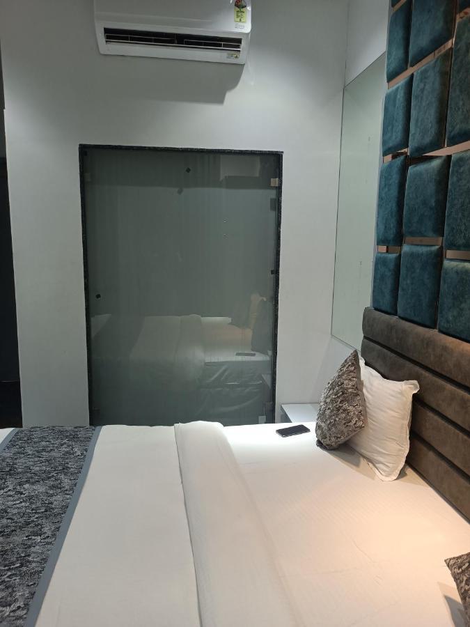 Hotel The Lowell Surat Ngoại thất bức ảnh