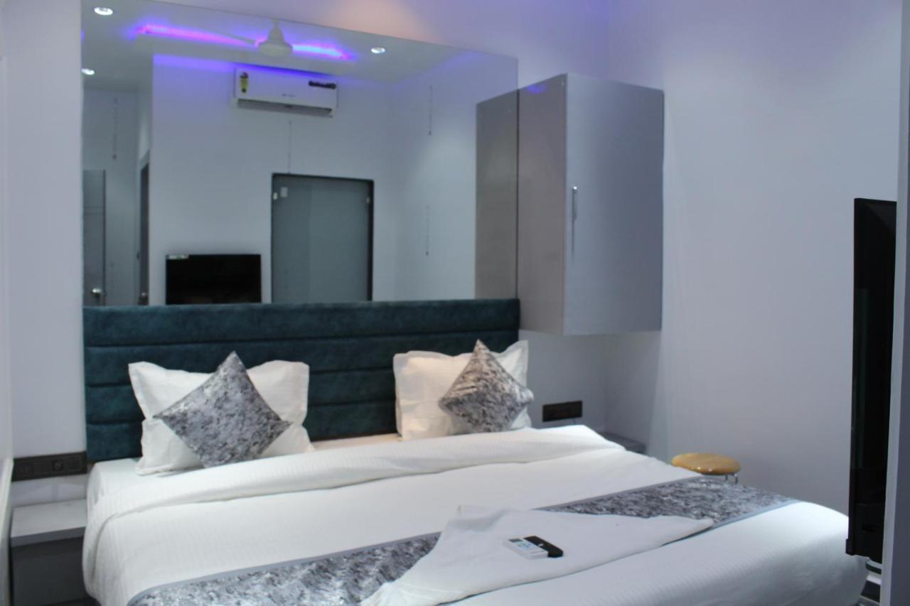 Hotel The Lowell Surat Ngoại thất bức ảnh
