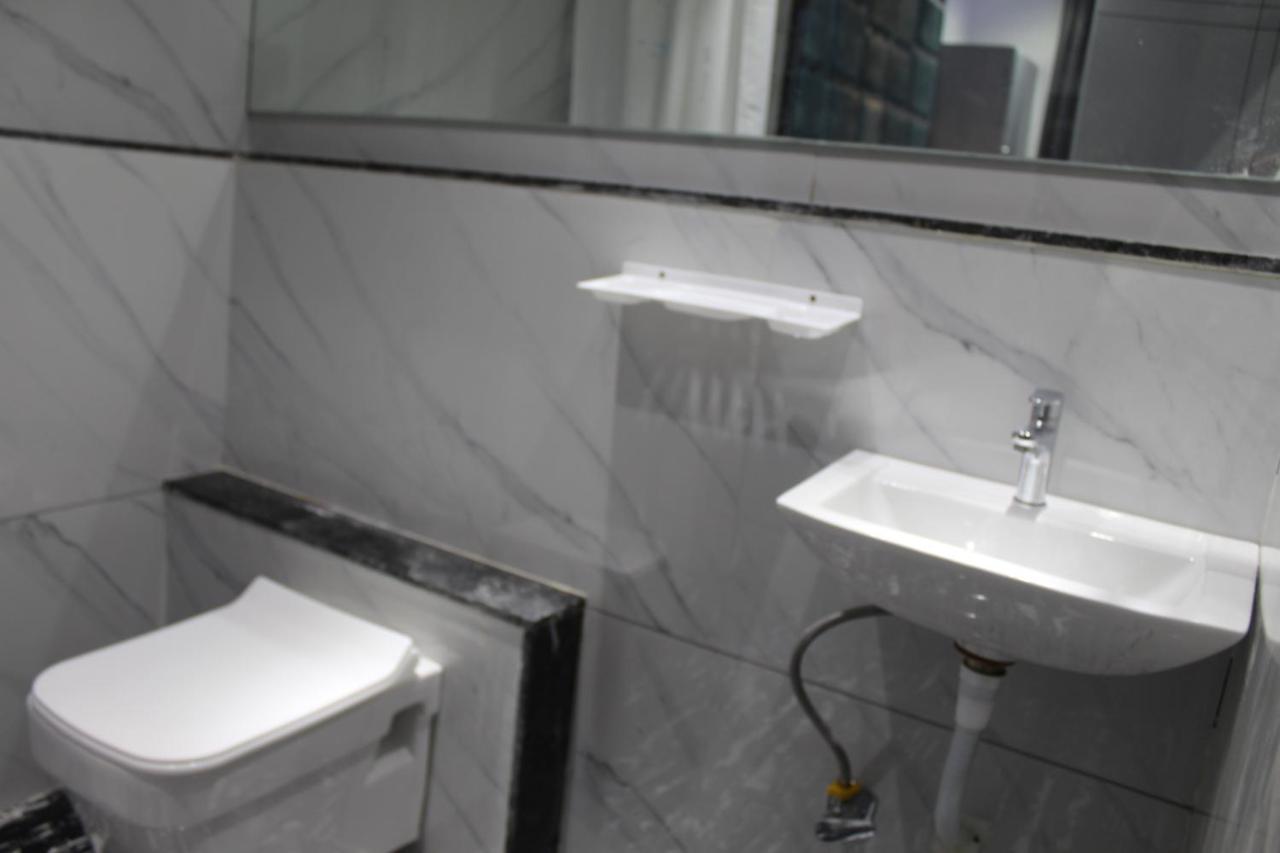 Hotel The Lowell Surat Ngoại thất bức ảnh