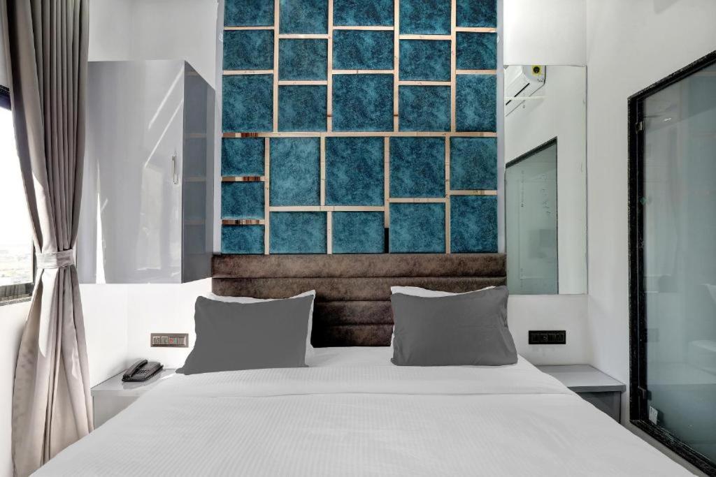 Hotel The Lowell Surat Ngoại thất bức ảnh