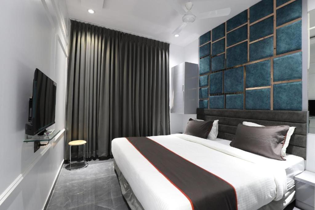 Hotel The Lowell Surat Ngoại thất bức ảnh