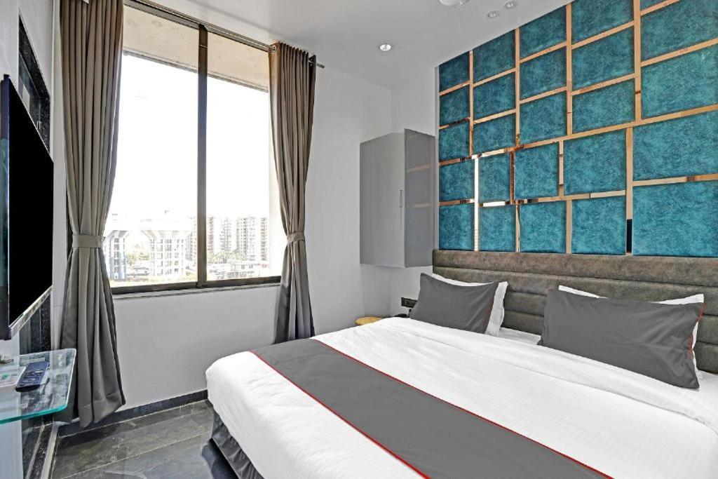 Hotel The Lowell Surat Ngoại thất bức ảnh