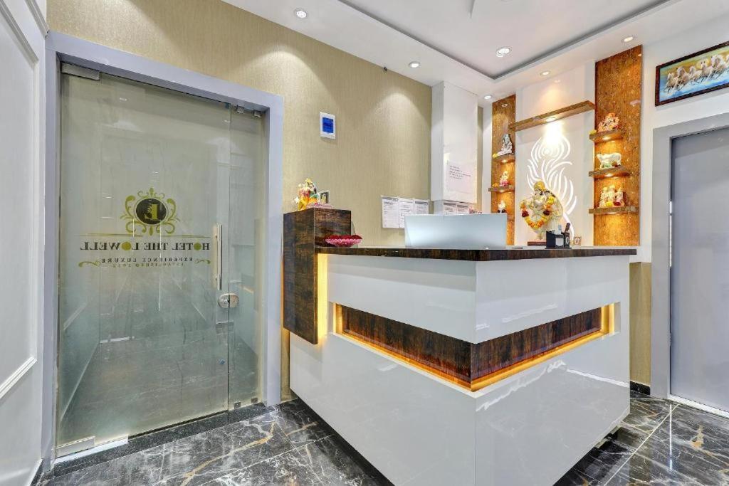 Hotel The Lowell Surat Ngoại thất bức ảnh