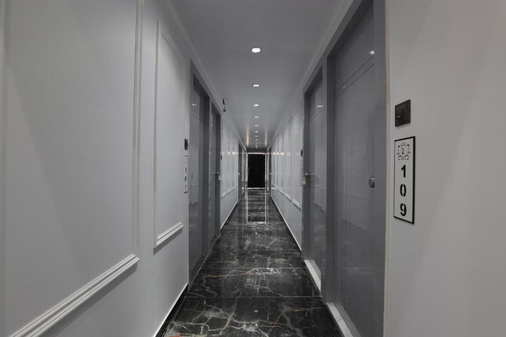 Hotel The Lowell Surat Ngoại thất bức ảnh