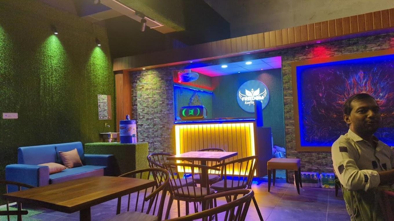 Hotel The Lowell Surat Ngoại thất bức ảnh